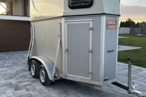 Przyczepa do przewozu 1,5 konia kąt ab dmc 1300 kg